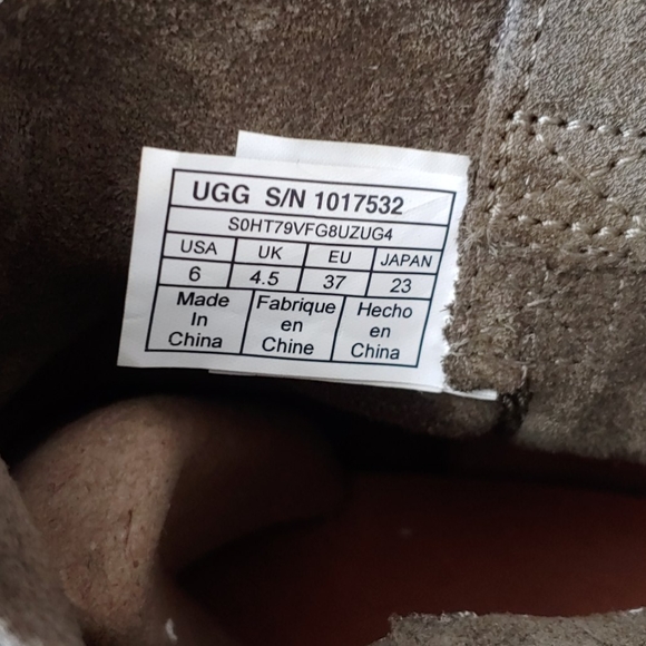 🐸  NWOT UGG Boot - Picture 11 of 11